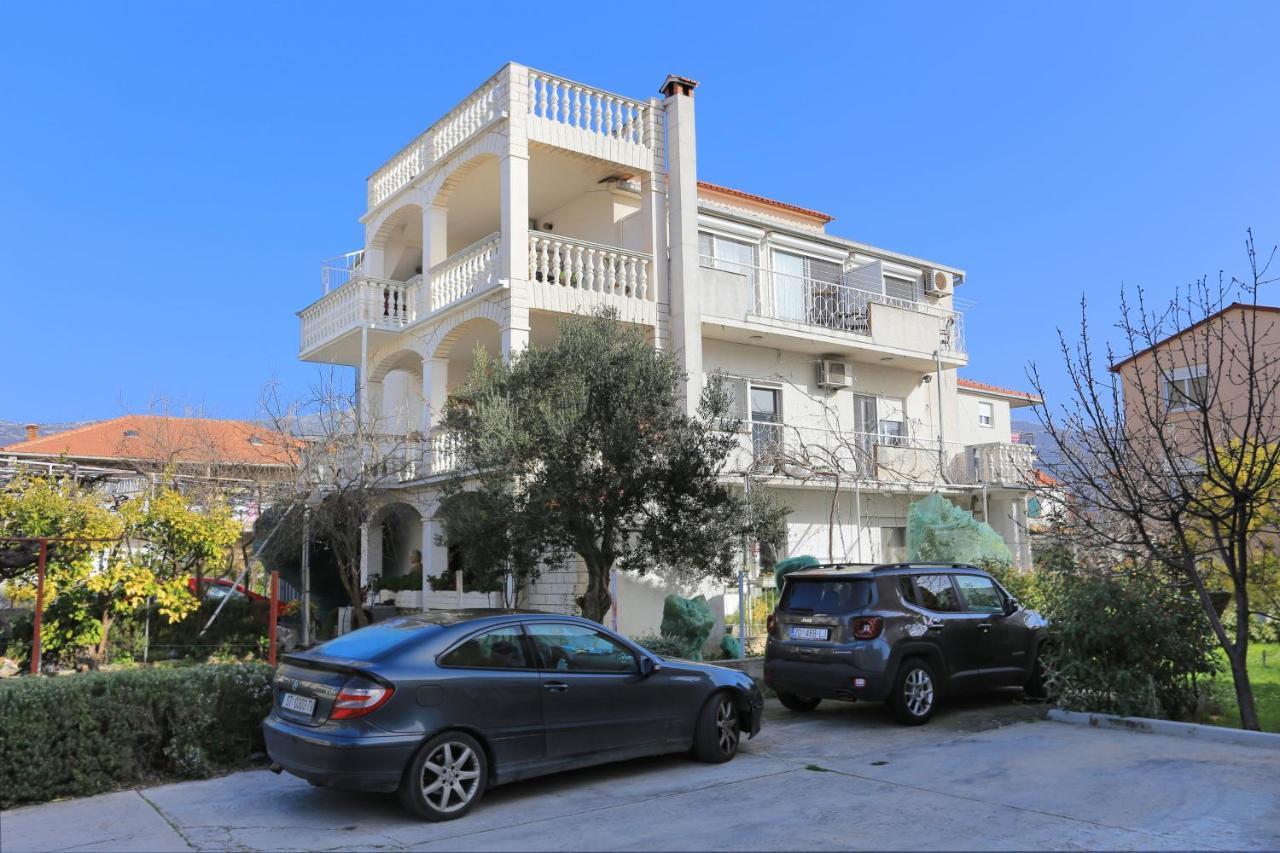 Apartments And Rooms With Parking Space Kastel Stafilic, Kastela - 18673 Eksteriør billede